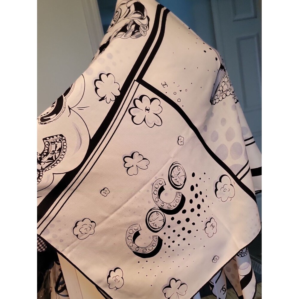 Inspired Black and White Floral-Print Scarf - Picture 4 of 7
